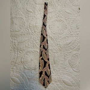 Halston Paisley 100% Italian Silk Tie. Very Nice. Like New Condition